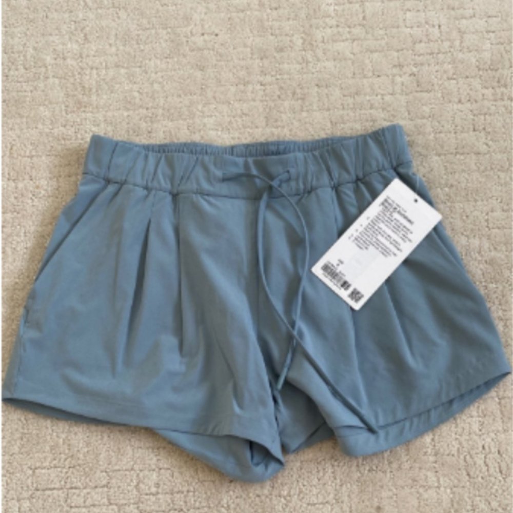 Lululemon Stroll at Sundown Shorts